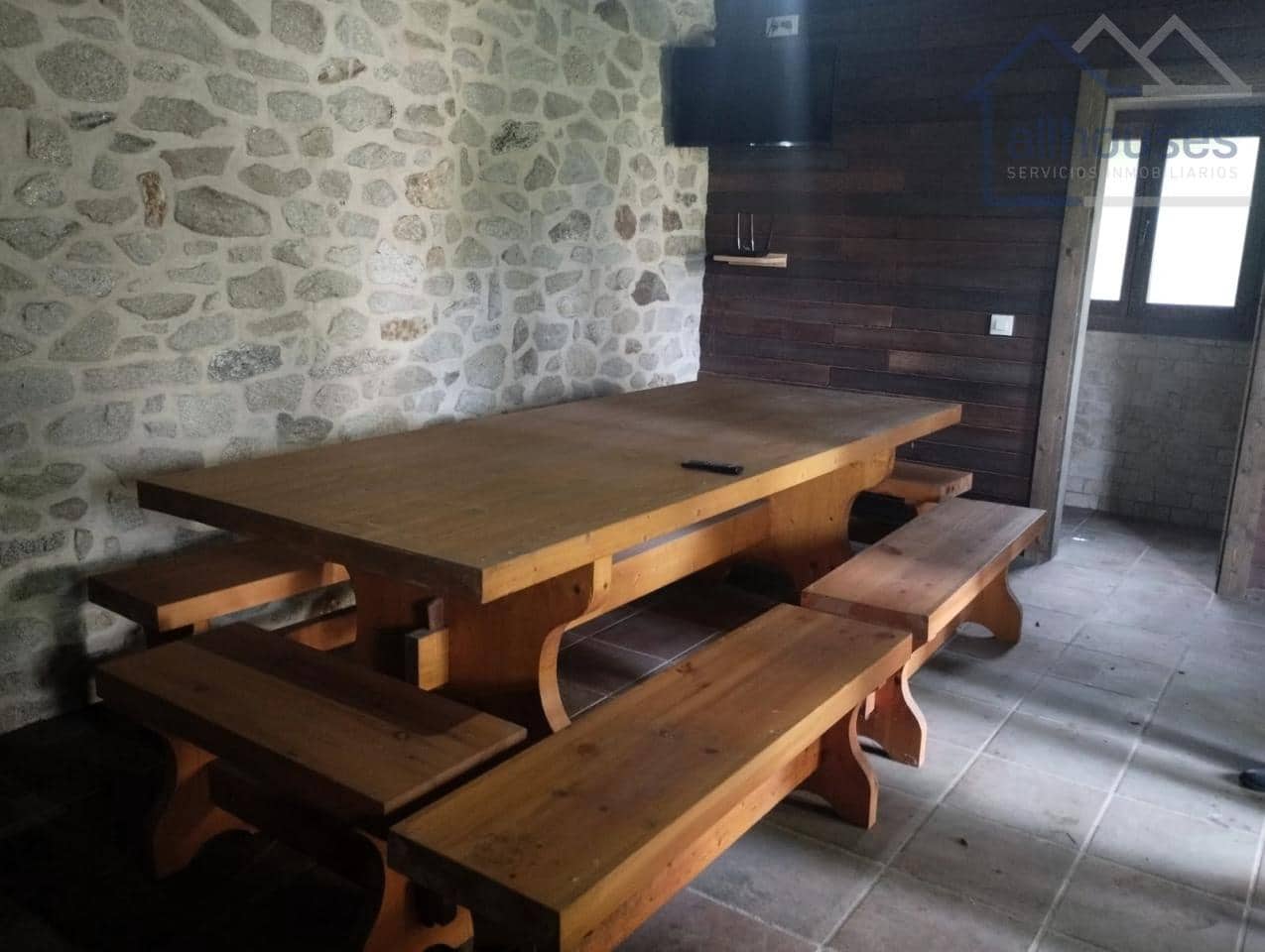 4 bedroom Villa for sale in A Guarda with garage - € 410,000 (Ref: 9433162)