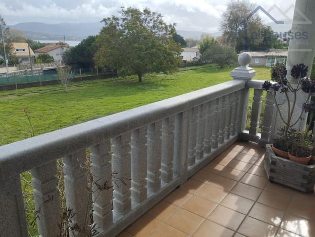 Chalet de 4 habitaciones en A Guarda en venta con garaje - 410.000 € (Ref: 9433162)