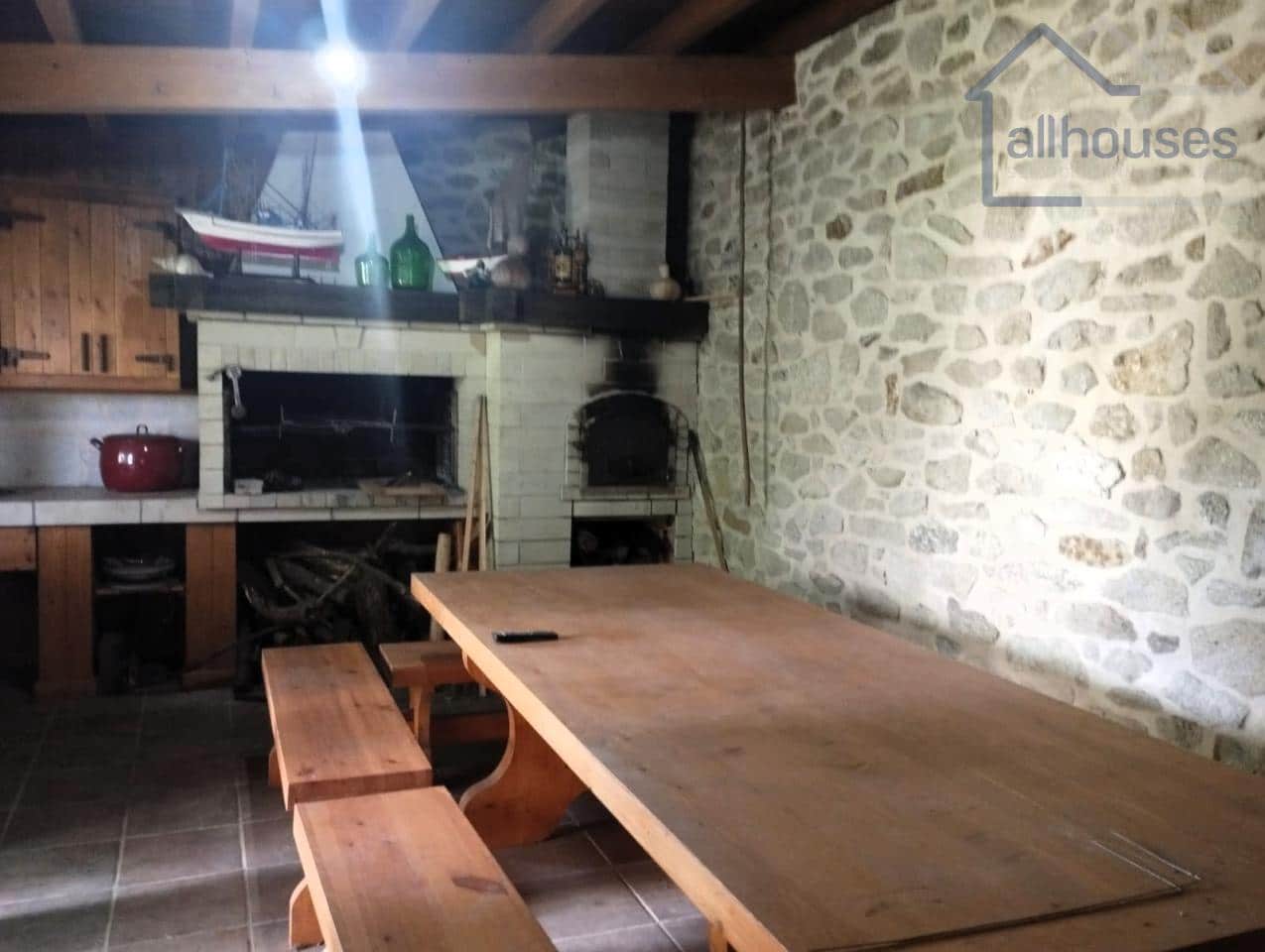 4 bedroom Villa for sale in A Guarda with garage - € 410,000 (Ref: 9433162)