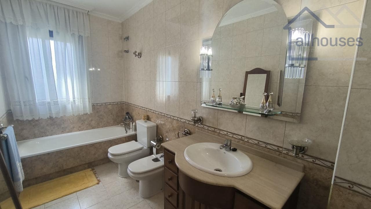 4 camera da letto Villa in vendita in Tomino con garage - 325.000 € (Rif: 9480961)