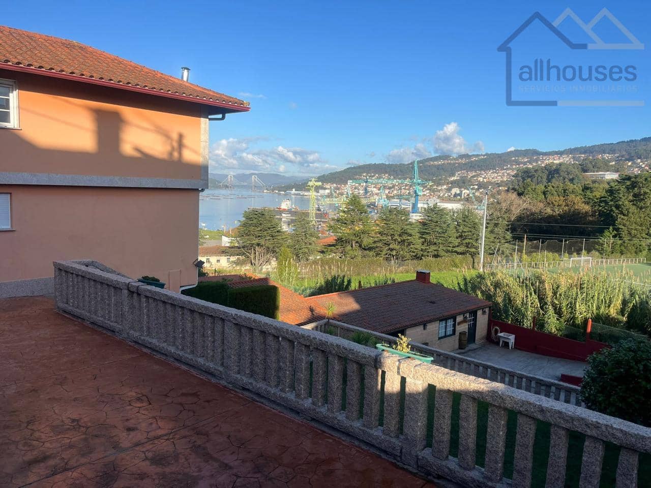 6 bedroom Townhouse for rent in Vigo with garage - € 2,800 (Ref: 9518487)