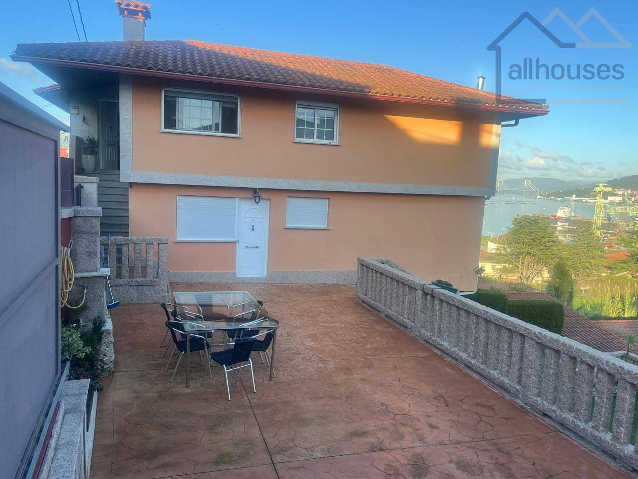 6 bedroom Townhouse for rent in Vigo with garage - € 2,800 (Ref: 9518487)