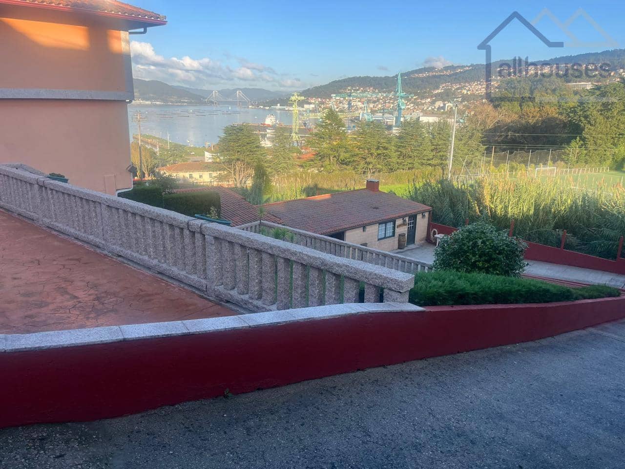 6 bedroom Townhouse for rent in Vigo with garage - € 2,800 (Ref: 9518487)