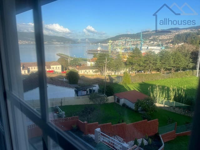 6 bedroom Townhouse for rent in Vigo with garage - € 2,800 (Ref: 9518487)