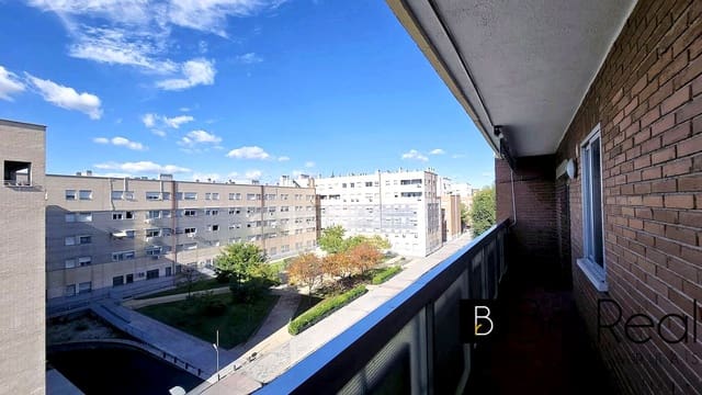 3 soveværelse Lejlighed til leje i Ensanche de Vallecas, Madrid by - € 1.400 (Ref: 9383308)