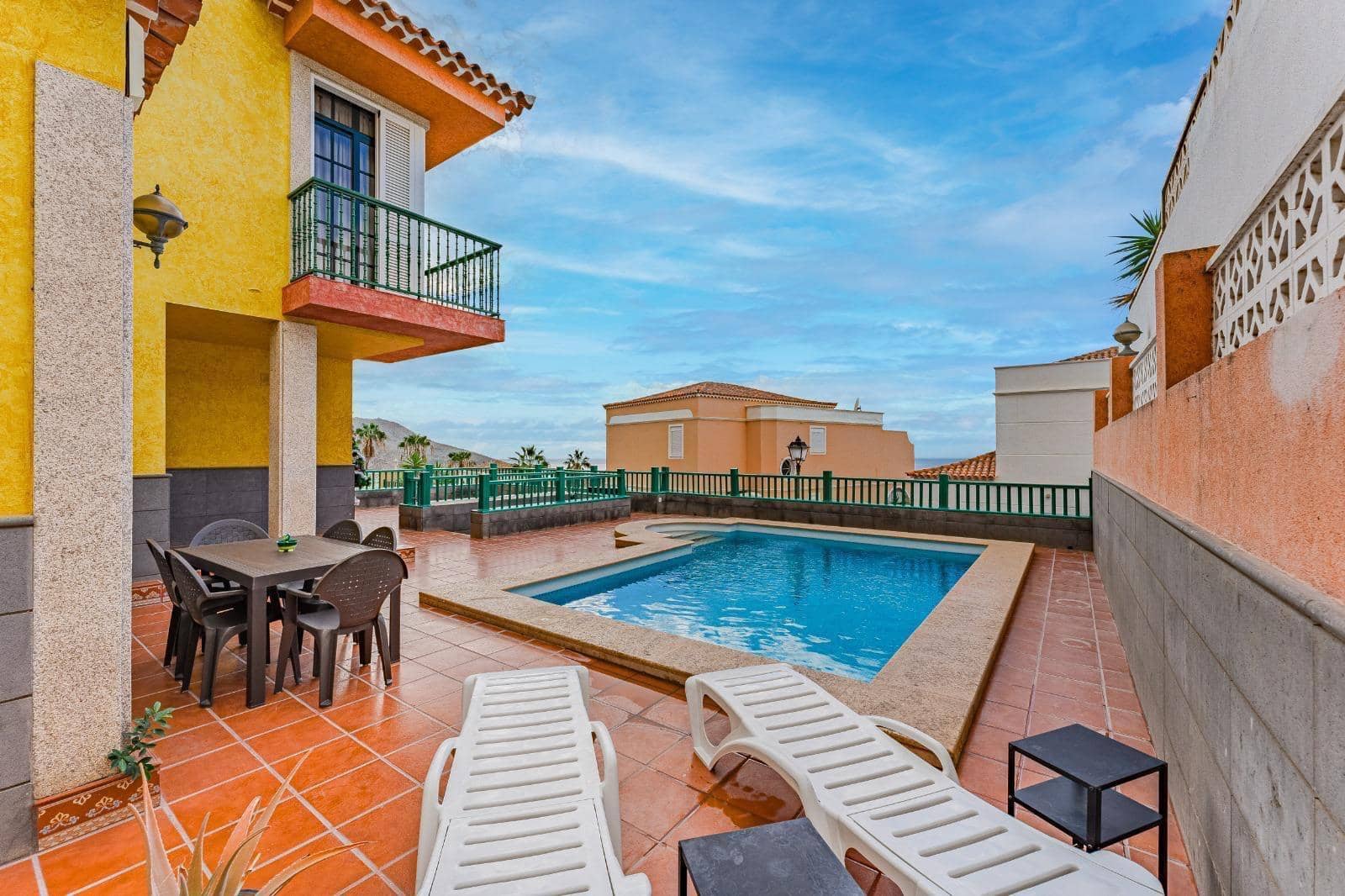 6 soveværelse Villa til salg i Chayofa med swimmingpool - € 749.000 (Ref: 8979102)