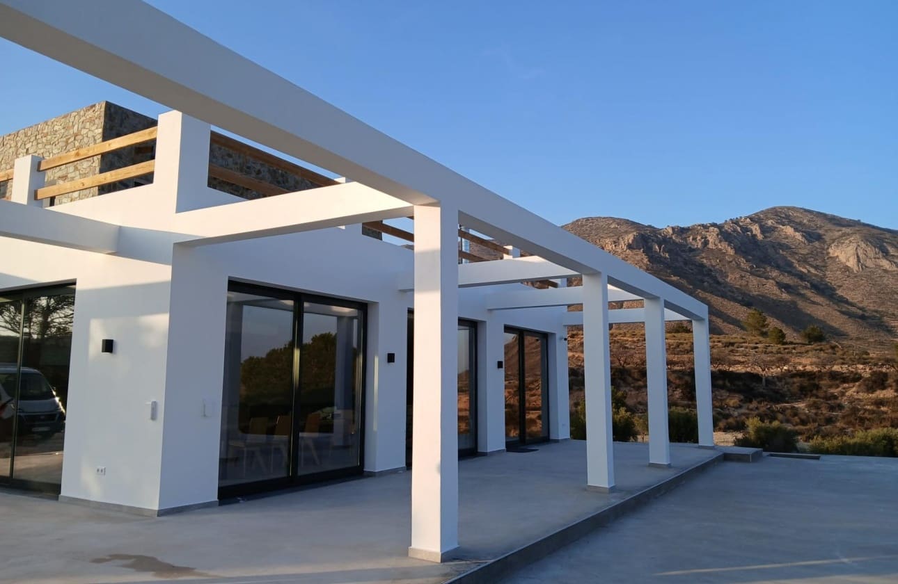 4 Zimmer Villa zu verkaufen in Pinoso mit Pool - 600.000 € (Ref: 10023576)