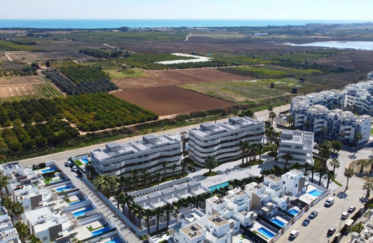 2 Zimmer Apartment zu verkaufen in El Raso mit Pool - 296.900 € (Ref: 10023585)