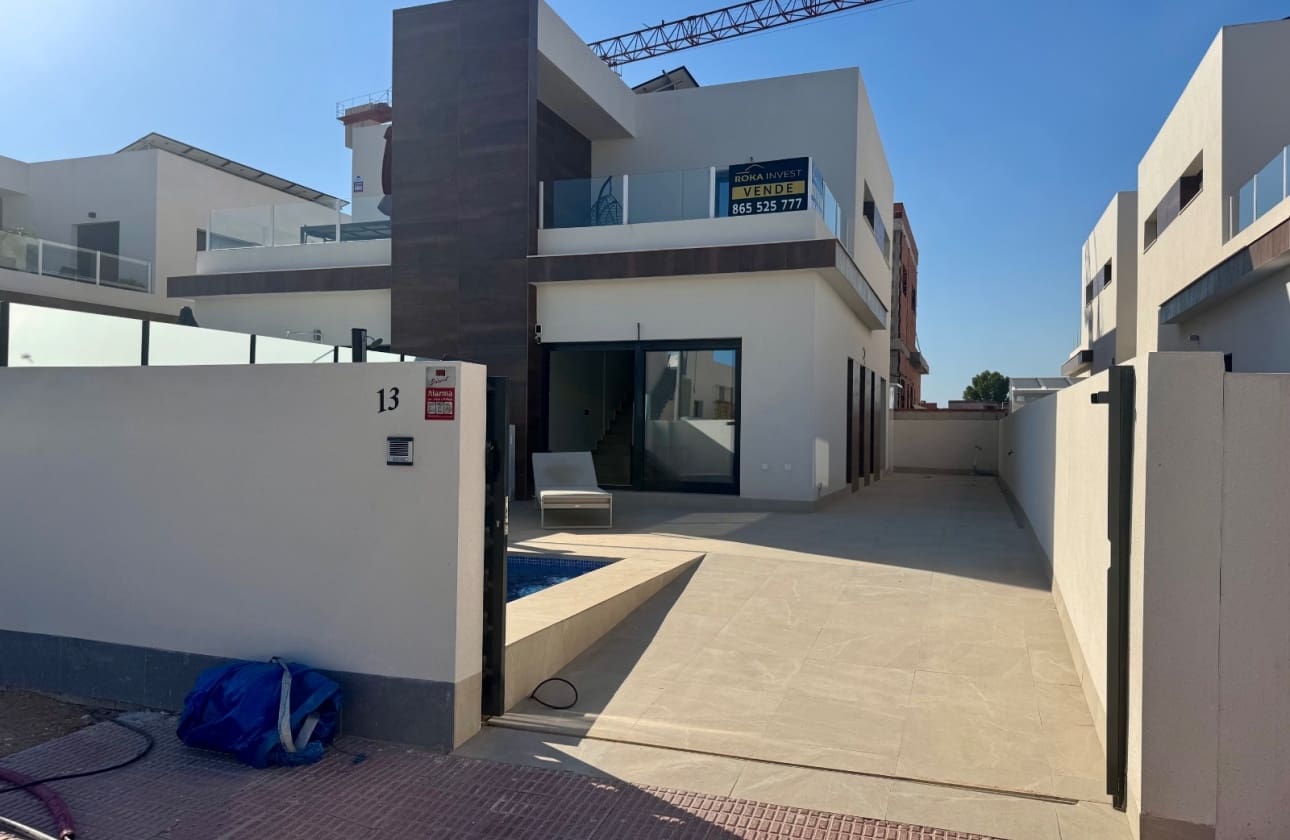3 bedroom Villa for sale in Daya Nueva with pool garage - € 319,000 (Ref: 10117163)