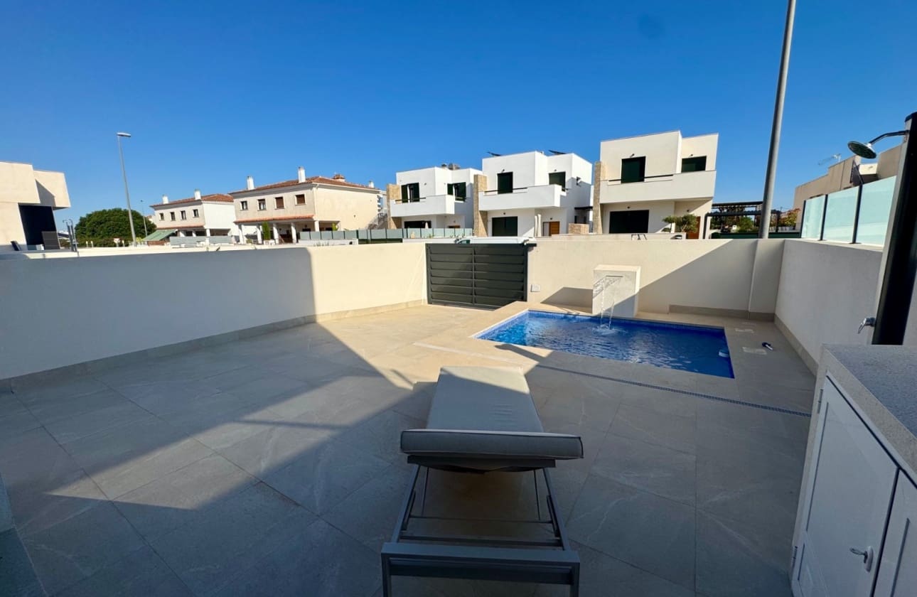 3 bedroom Villa for sale in Daya Nueva with pool garage - € 319,000 (Ref: 10117163)