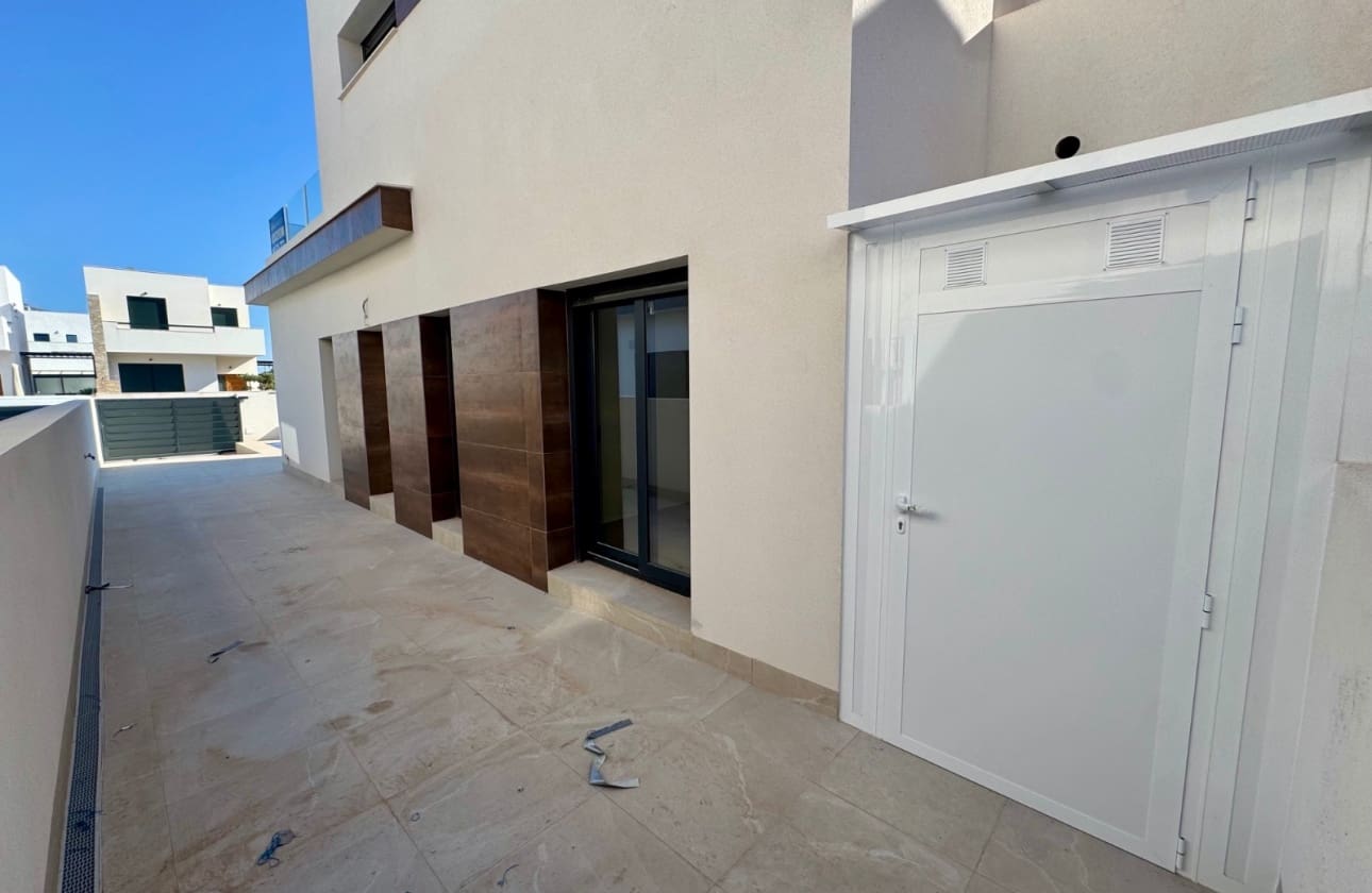 3 bedroom Villa for sale in Daya Nueva with pool garage - € 319,000 (Ref: 10117163)