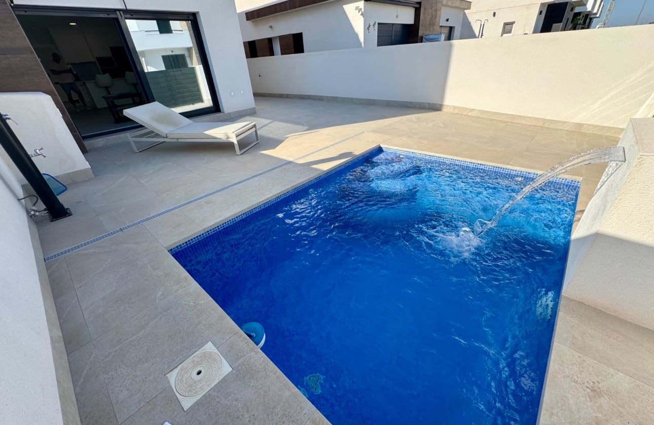 3 bedroom Villa for sale in Daya Nueva with pool garage - € 319,000 (Ref: 10117163)