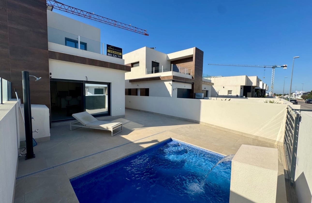 3 bedroom Villa for sale in Daya Nueva with pool garage - € 319,000 (Ref: 10117163)