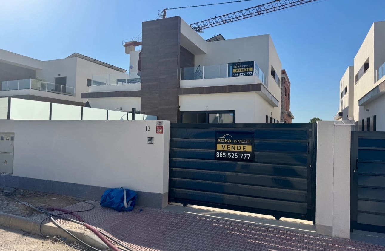 3 bedroom Villa for sale in Daya Nueva with pool garage - € 319,000 (Ref: 10117163)