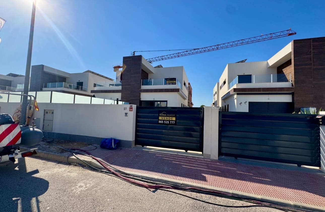 3 bedroom Villa for sale in Daya Nueva with pool garage - € 319,000 (Ref: 10117163)
