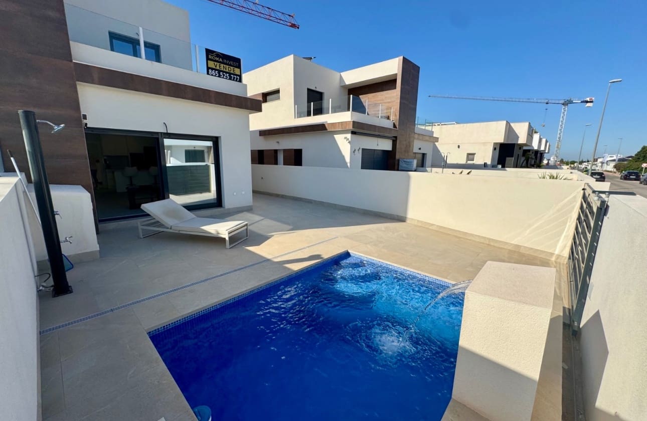 3 bedroom Villa for sale in Daya Nueva with pool garage - € 319,000 (Ref: 10117163)