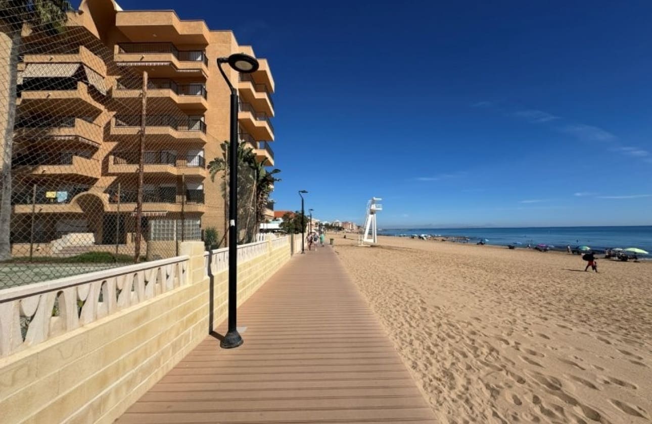 3 sypialnia Apartament przy plaży na sprzedaż w La Mata z garażem - 399 000 € (Ref: 10117170)