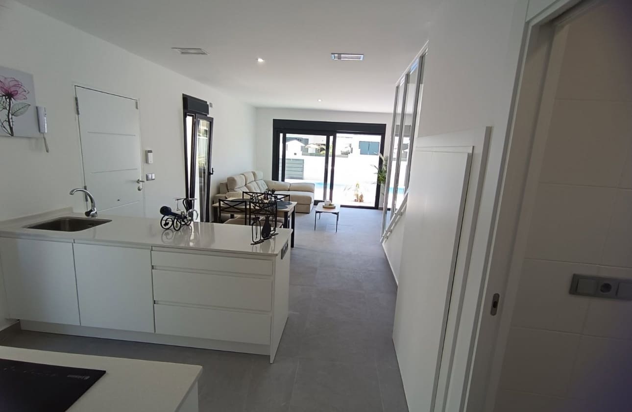 3 bedroom Villa for sale in Daya Nueva with pool garage - € 350,000 (Ref: 10134924)