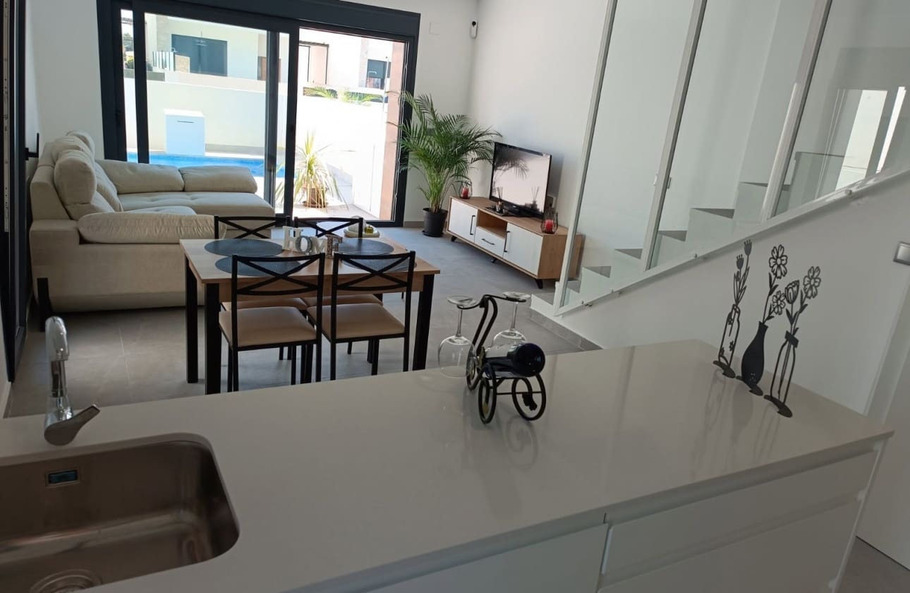 3 bedroom Villa for sale in Daya Nueva with pool garage - € 350,000 (Ref: 10134924)
