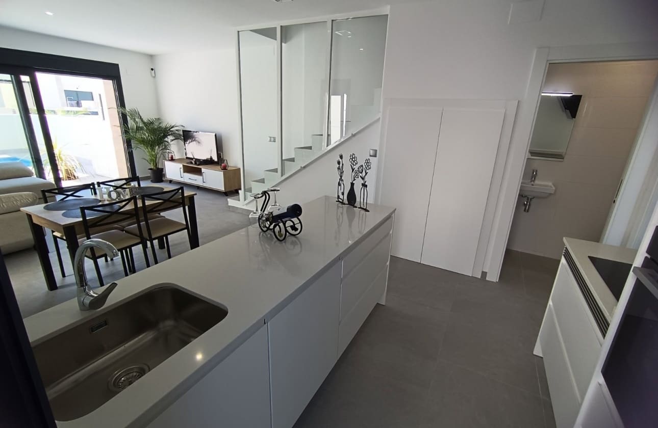 3 bedroom Villa for sale in Daya Nueva with pool garage - € 350,000 (Ref: 10134924)