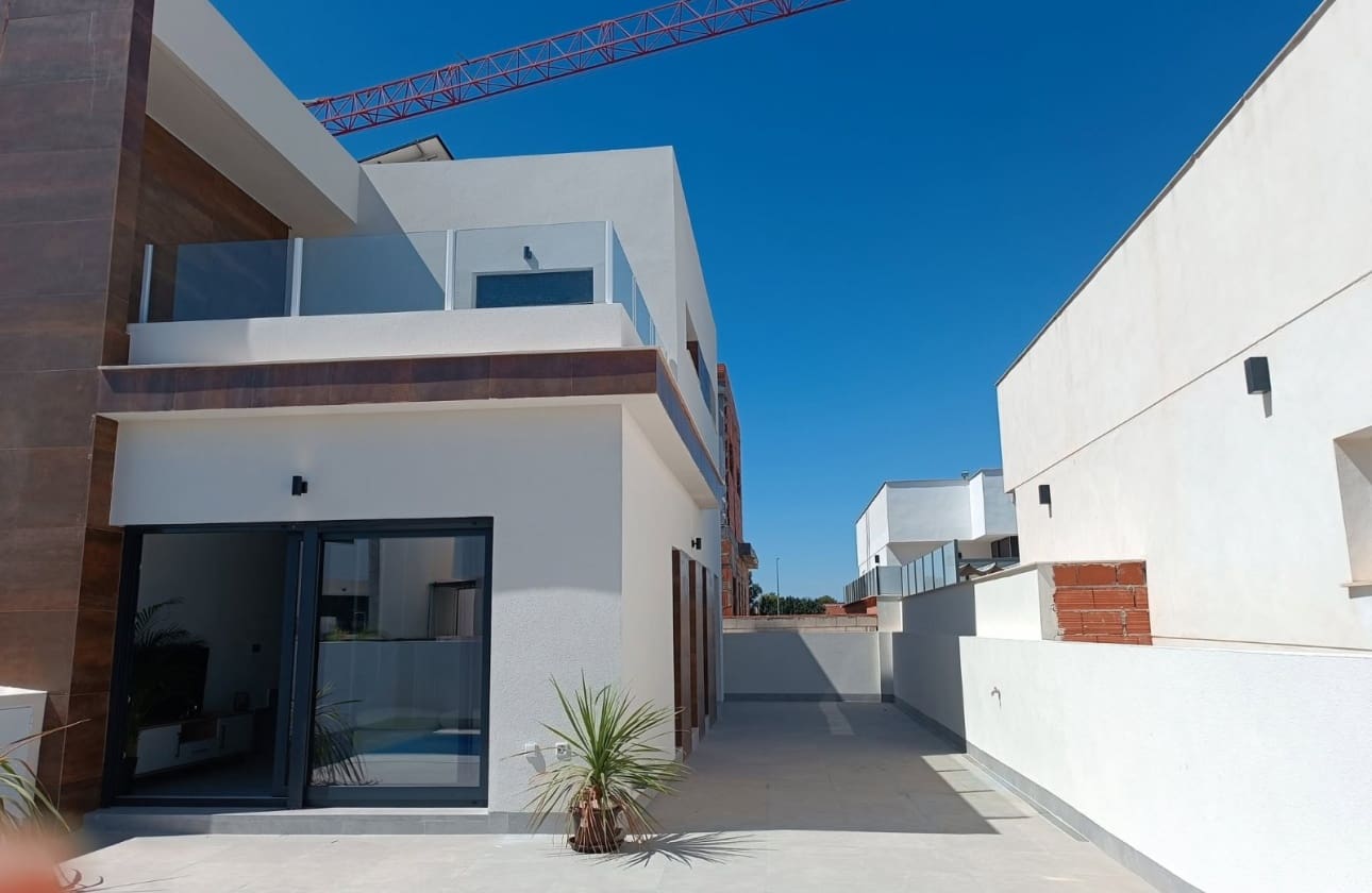 3 bedroom Villa for sale in Daya Nueva with pool garage - € 350,000 (Ref: 10134924)