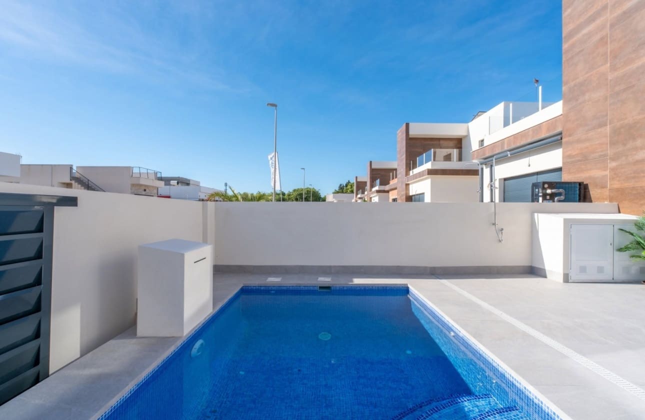 3 bedroom Villa for sale in Daya Nueva with pool garage - € 350,000 (Ref: 10134924)