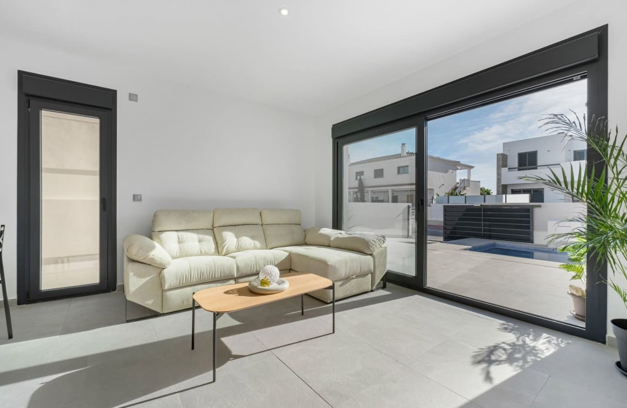 3 bedroom Villa for sale in Daya Nueva with pool garage - € 350,000 (Ref: 10134924)
