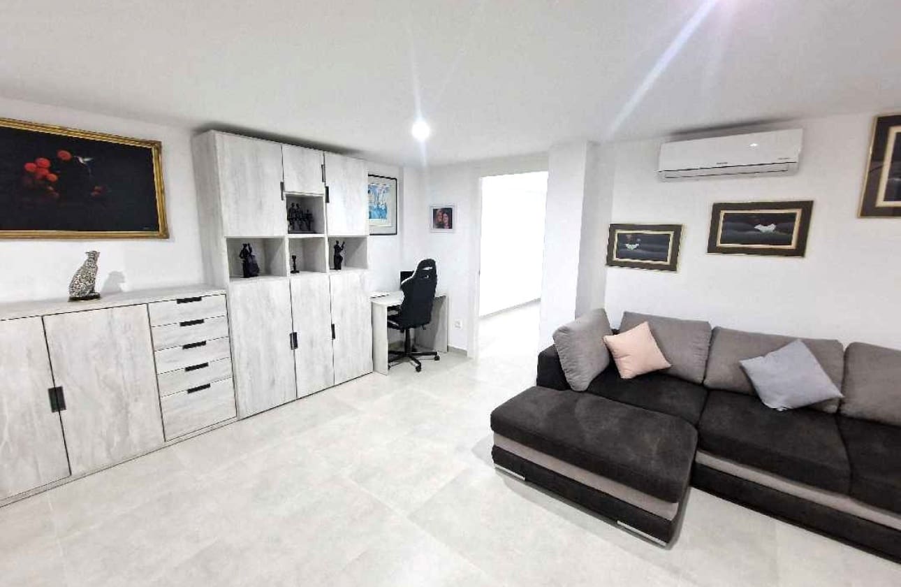 5 bedroom Villa for sale in Rojales with pool - € 450,000 (Ref: 10134925)