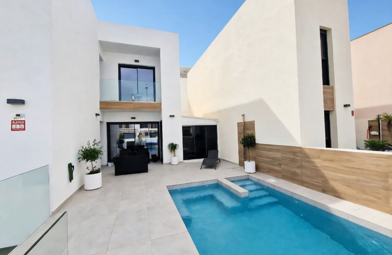 5 bedroom Villa for sale in Rojales with pool - € 450,000 (Ref: 10134925)