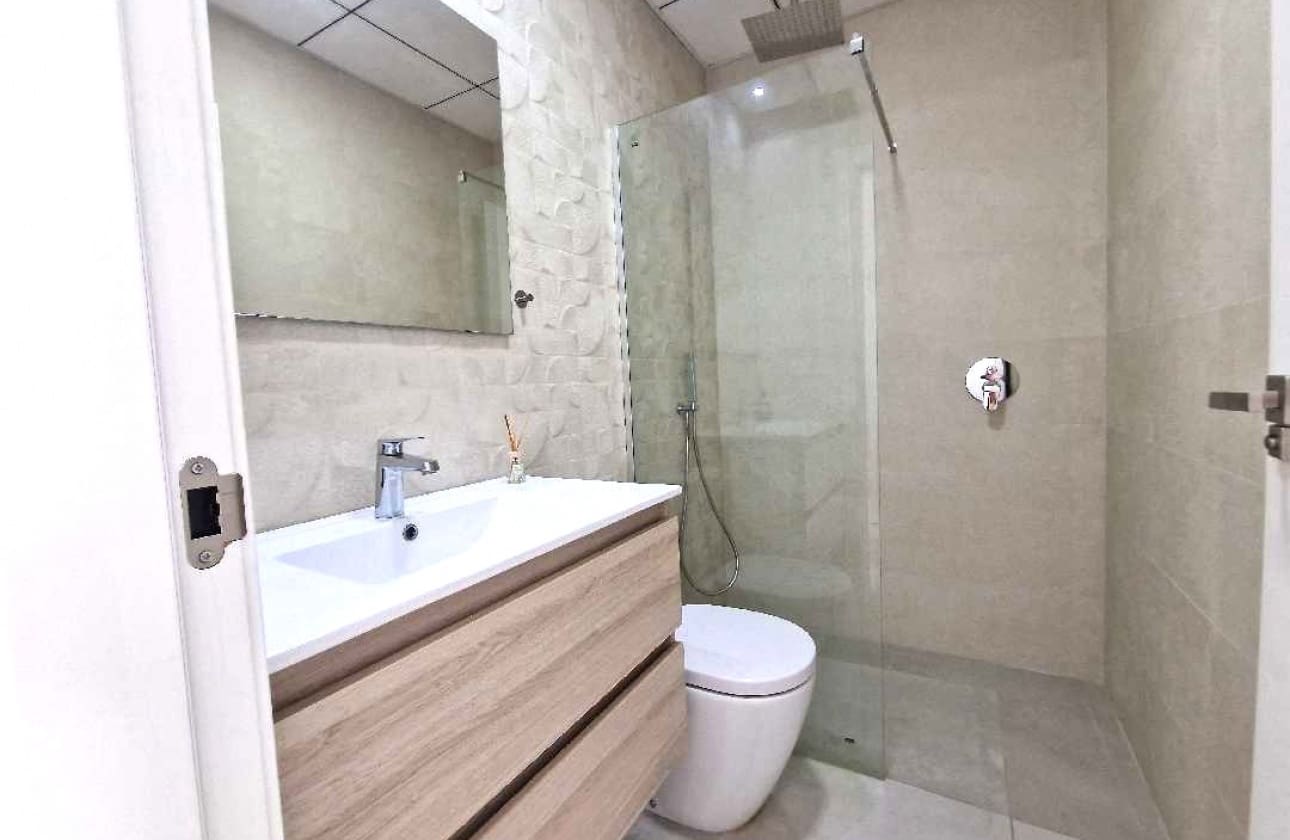 5 bedroom Villa for sale in Rojales with pool - € 450,000 (Ref: 10134925)