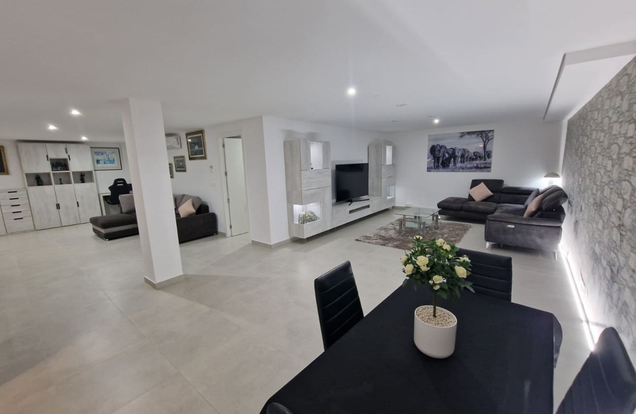 5 bedroom Villa for sale in Rojales with pool - € 450,000 (Ref: 10134925)