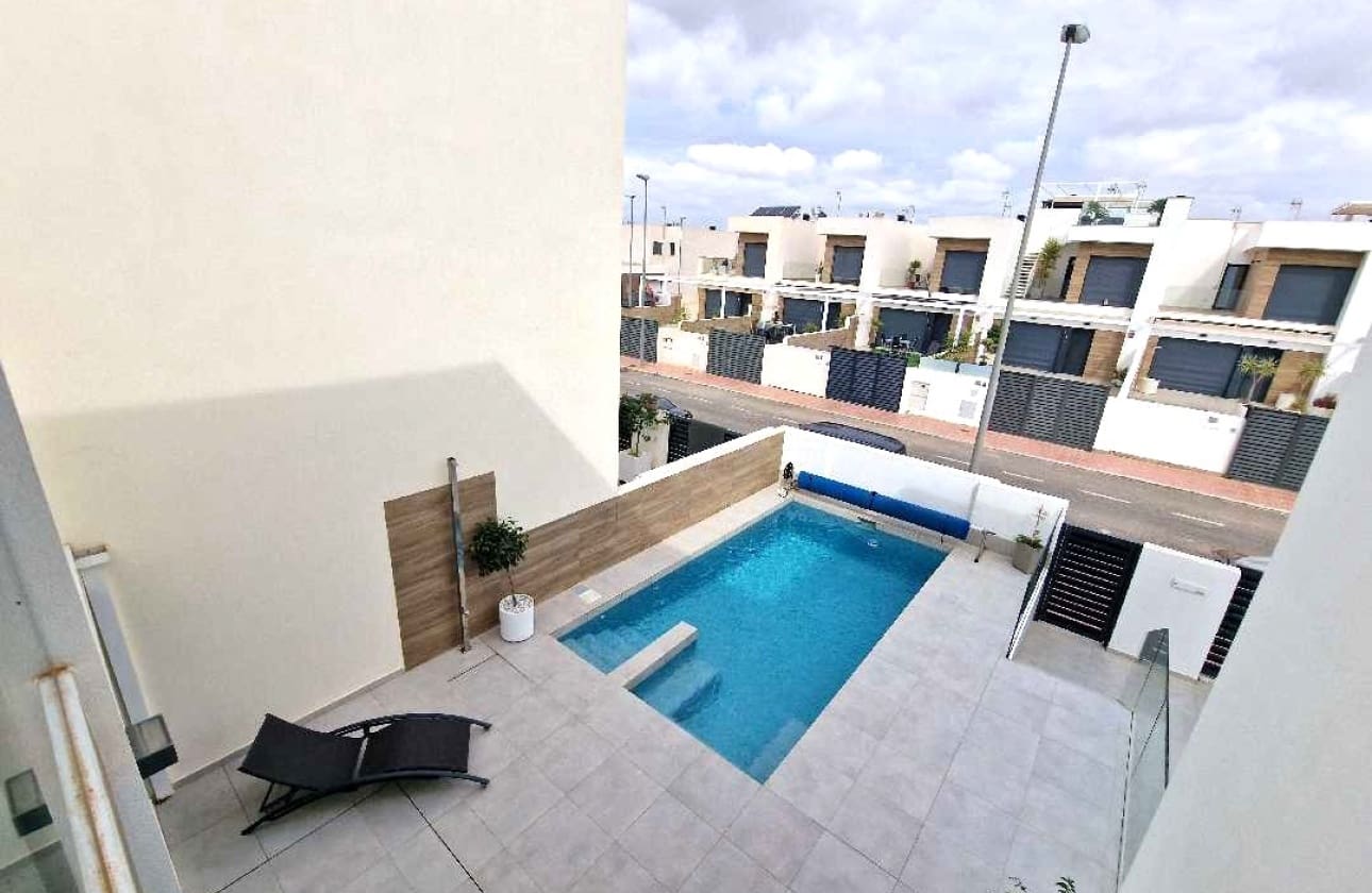 5 bedroom Villa for sale in Rojales with pool - € 450,000 (Ref: 10134925)