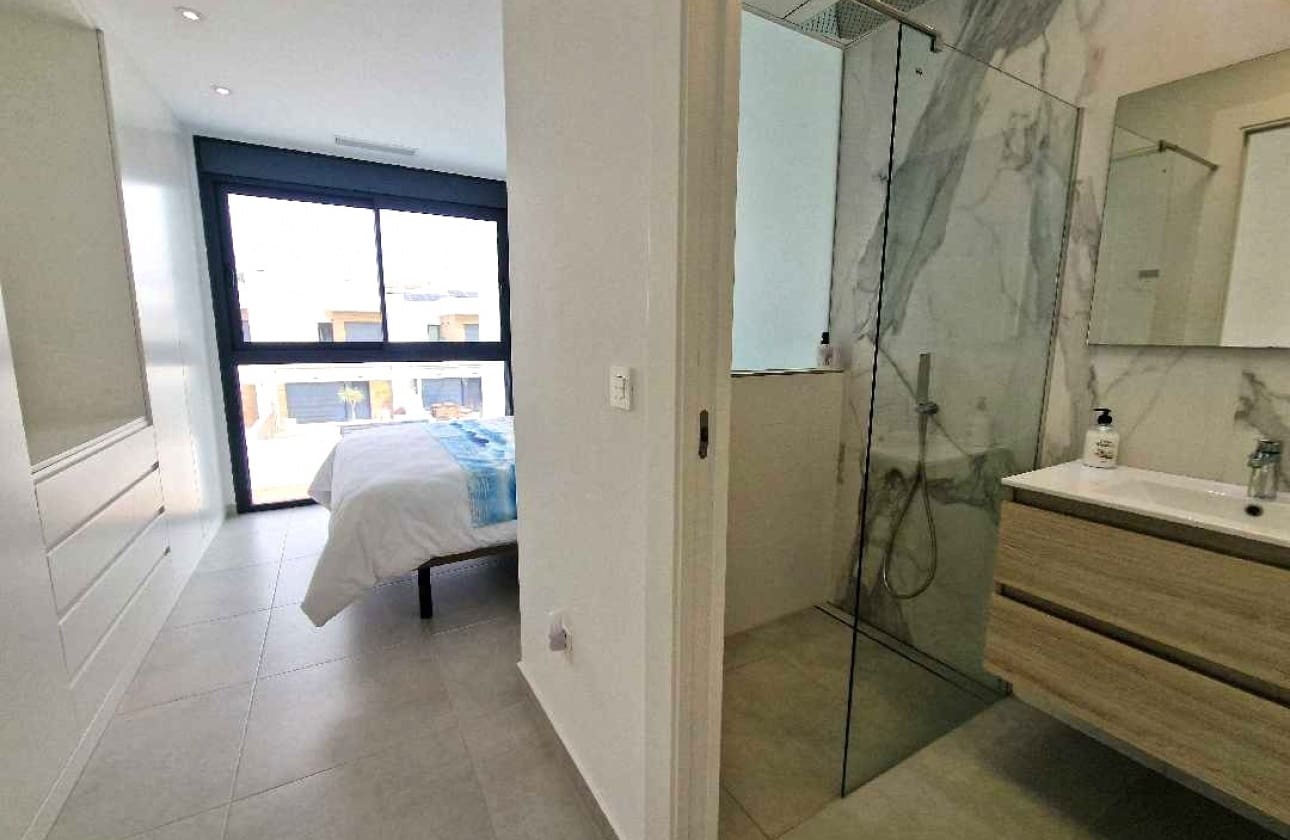 5 bedroom Villa for sale in Rojales with pool - € 450,000 (Ref: 10134925)