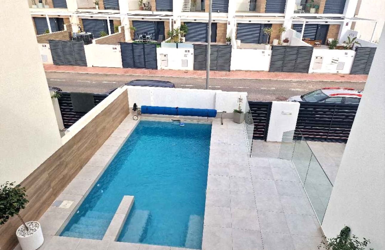 5 bedroom Villa for sale in Rojales with pool - € 450,000 (Ref: 10134925)
