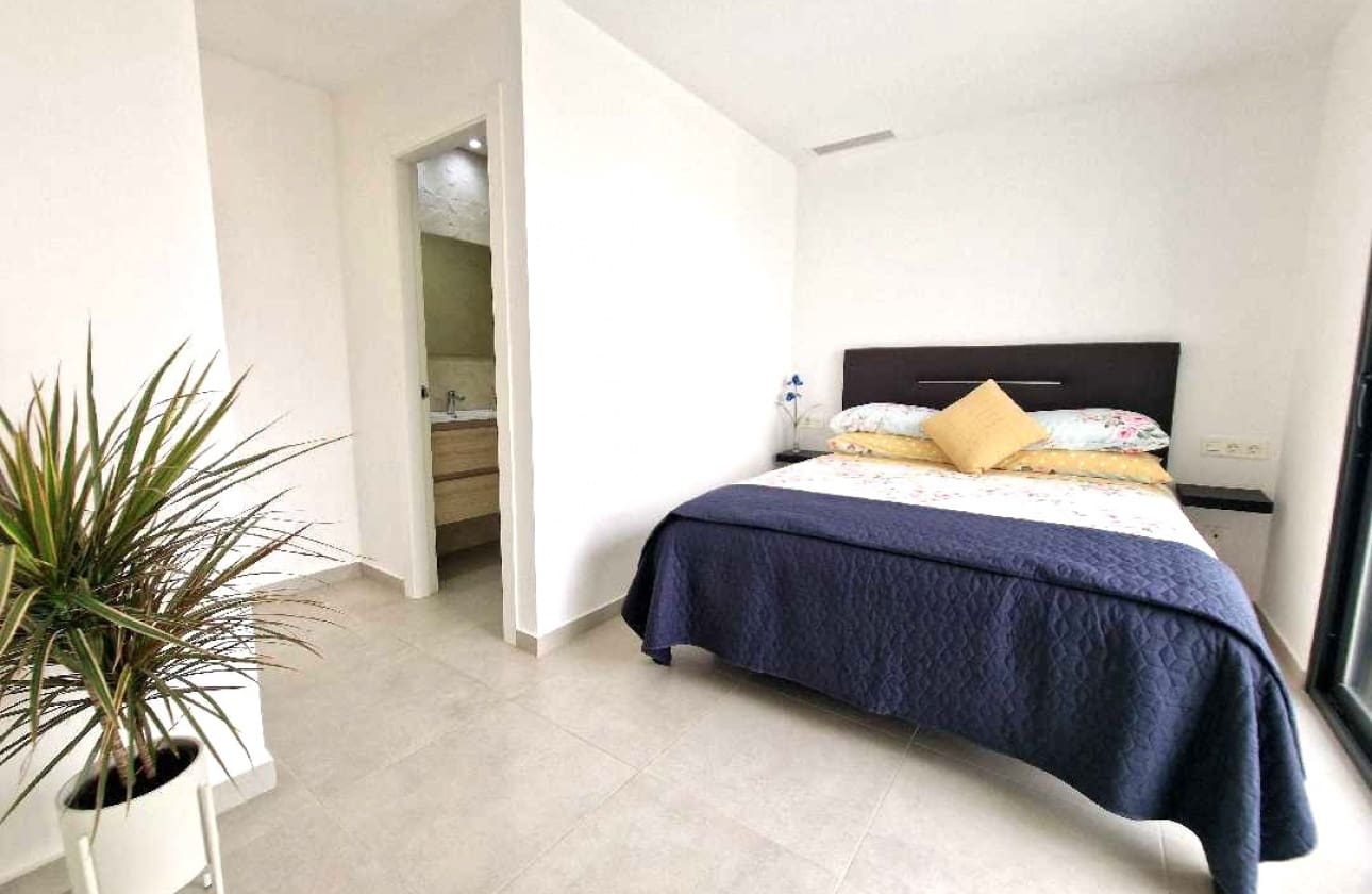 5 bedroom Villa for sale in Rojales with pool - € 450,000 (Ref: 10134925)