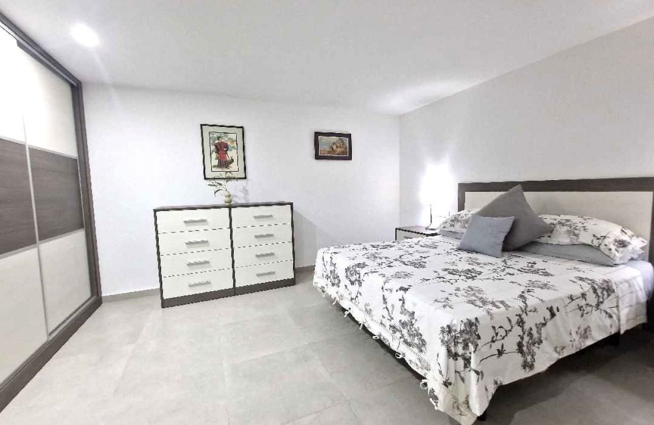 5 bedroom Villa for sale in Rojales with pool - € 450,000 (Ref: 10134925)