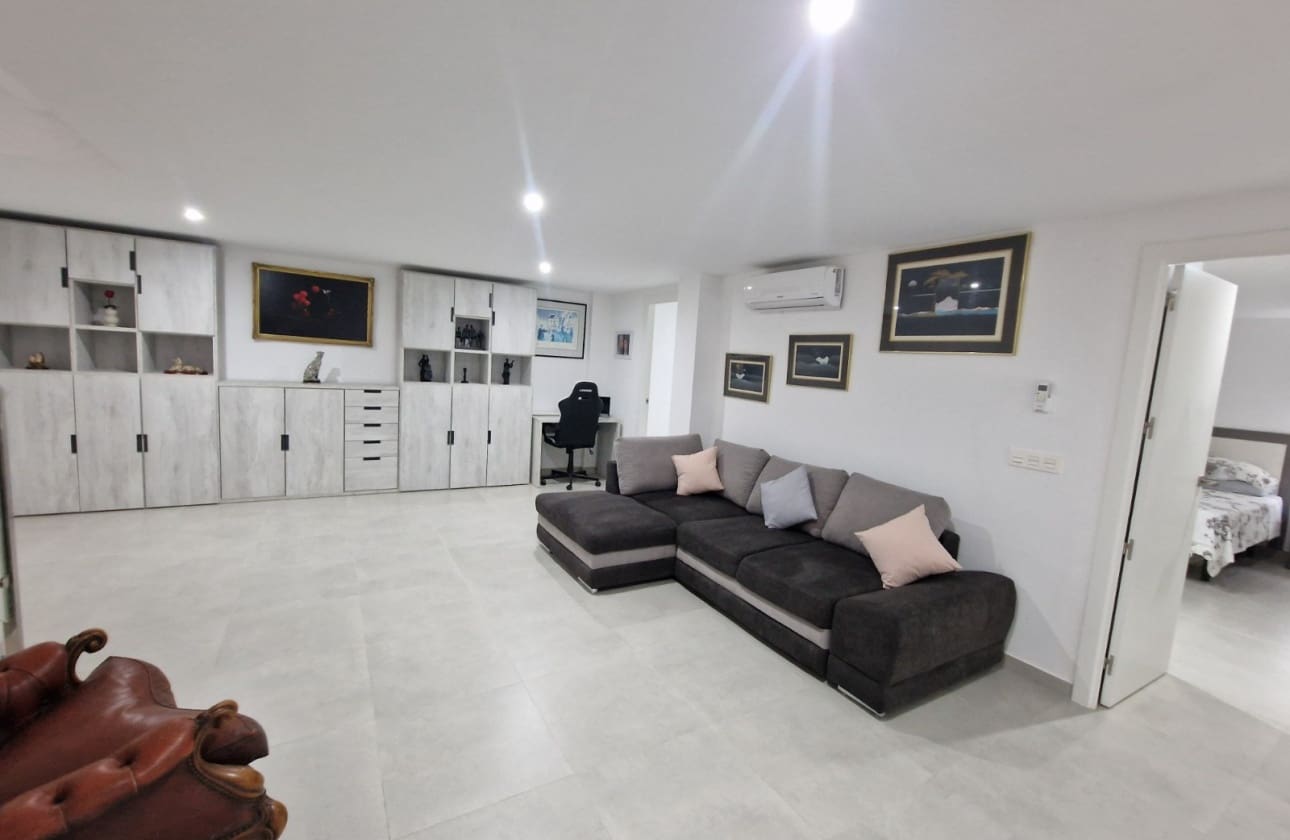 5 bedroom Villa for sale in Rojales with pool - € 450,000 (Ref: 10134925)