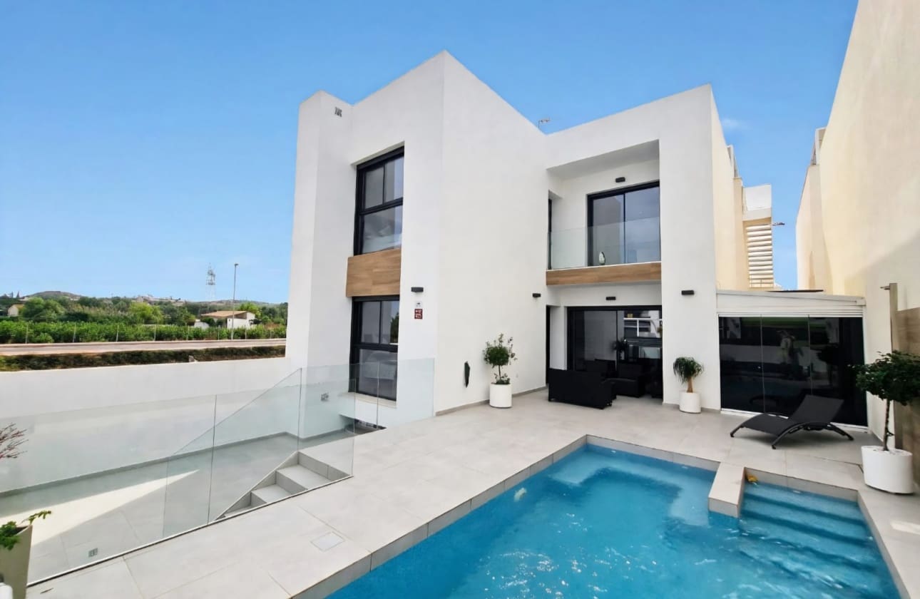 5 bedroom Villa for sale in Rojales with pool - € 450,000 (Ref: 10134925)