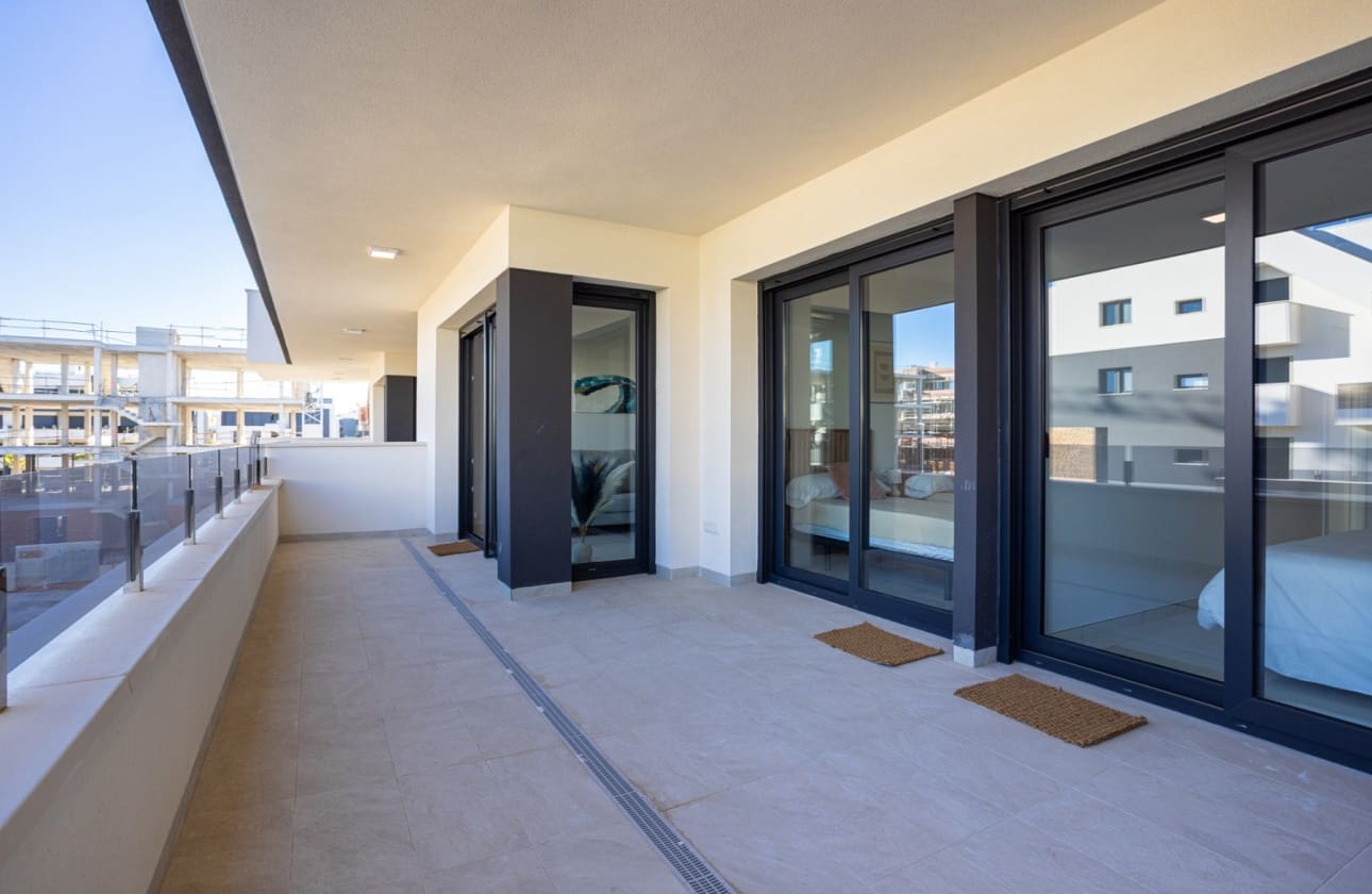 2 soverom Leilighet til salgs i Los Altos med svømmebasseng garasje - € 279 000 (Ref: 10134927)