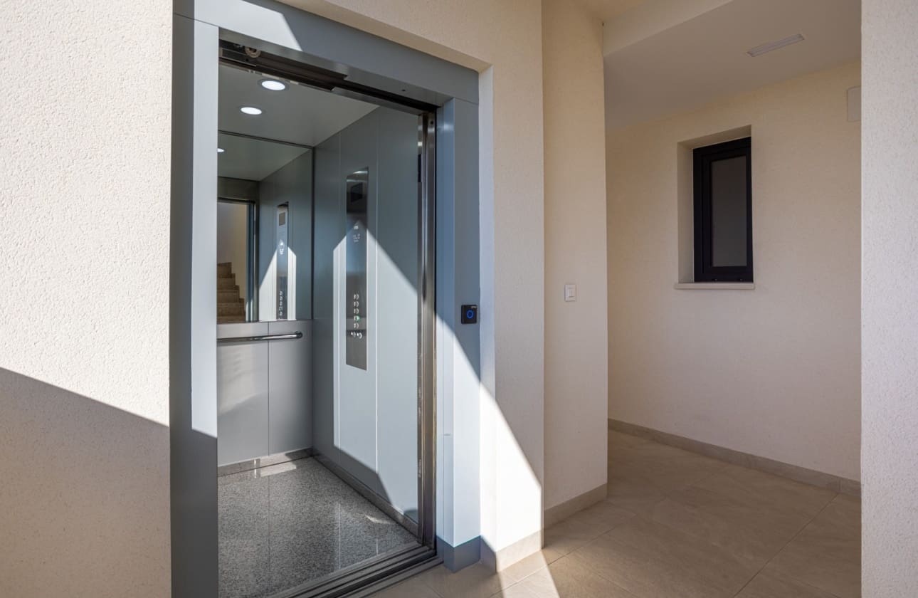 2 soverom Leilighet til salgs i Los Altos med svømmebasseng garasje - € 279 000 (Ref: 10134927)