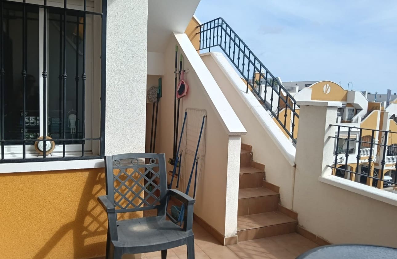 2 soverom Penthouse til salgs i Los Montesinos med svømmebasseng garasje - € 149 000 (Ref: 10134928)
