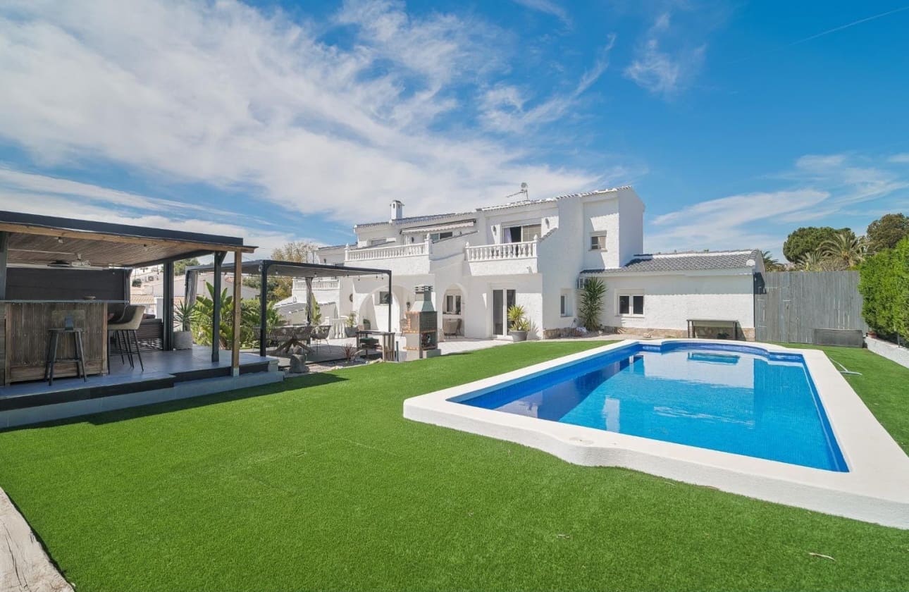 5 chambre Villa/Maison à vendre à Ciudad Quesada avec piscine garage - 849 000 € (Ref: 10155924)