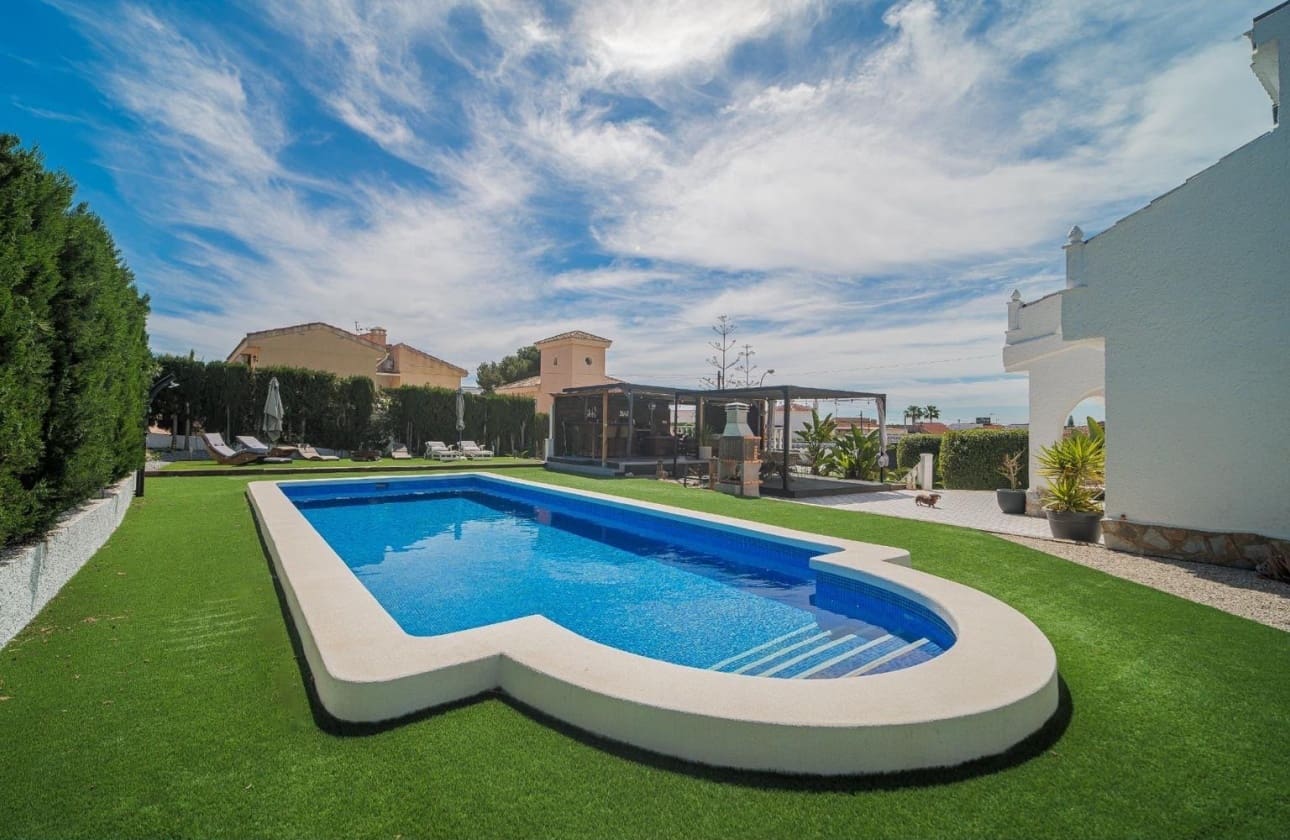 5 chambre Villa/Maison à vendre à Ciudad Quesada avec piscine garage - 849 000 € (Ref: 10155924)