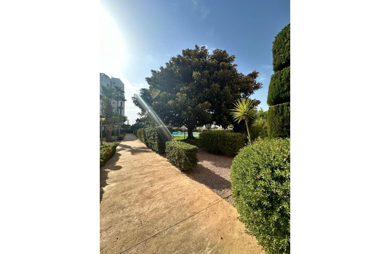 Apartamento de 2 habitaciones en Guardamar del Segura en venta con piscina garaje - 229.000 € (Ref: 10158637)
