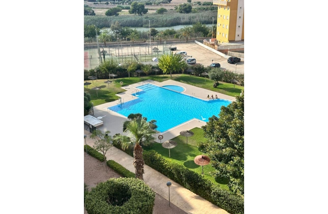 Apartamento de 2 habitaciones en Guardamar del Segura en venta con piscina garaje - 229.000 € (Ref: 10158637)