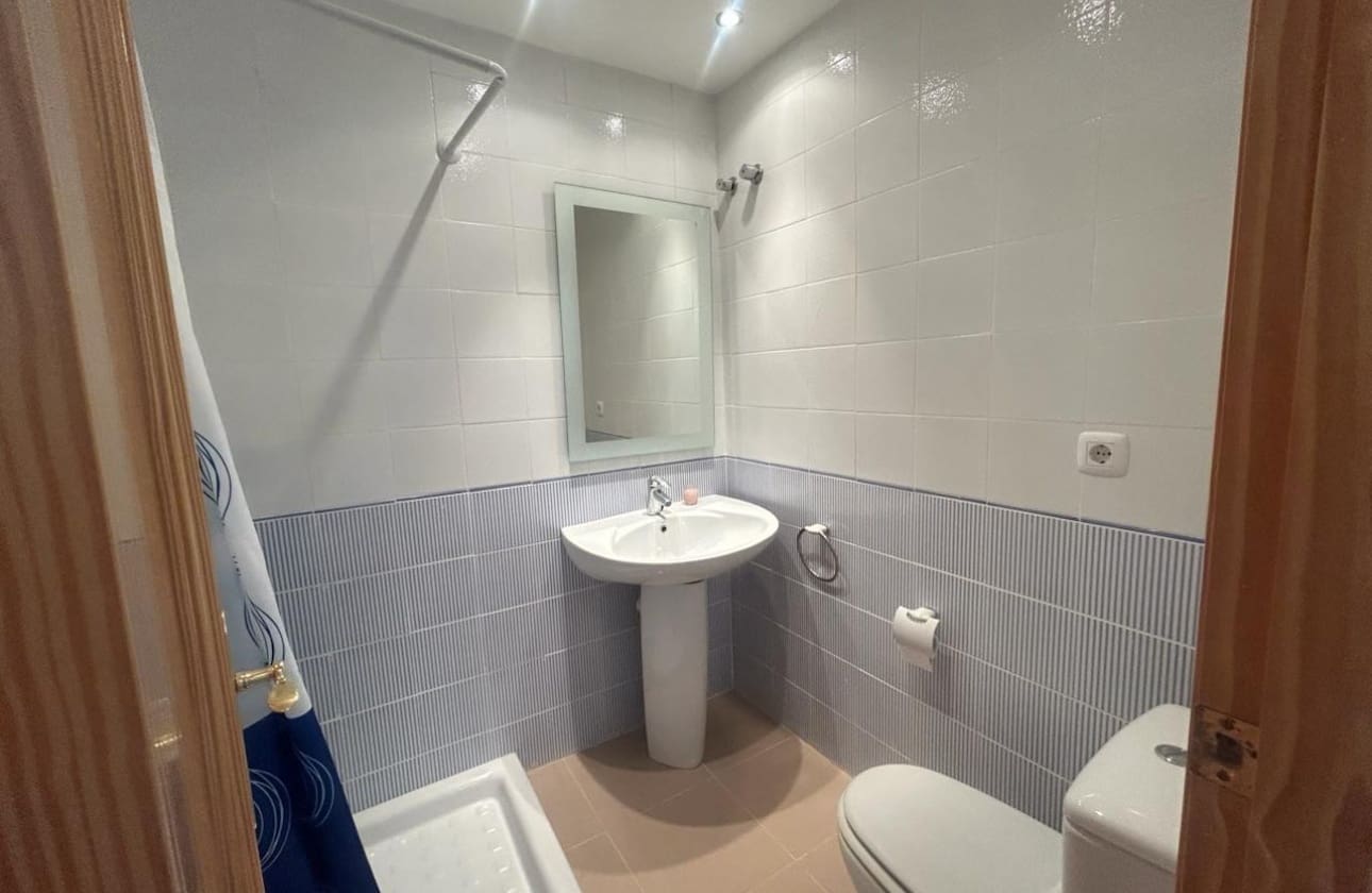 Apartamento de 2 habitaciones en Guardamar del Segura en venta con piscina garaje - 229.000 € (Ref: 10158637)