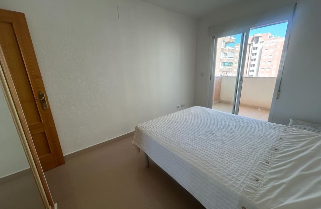 Apartamento de 2 habitaciones en Guardamar del Segura en venta con piscina garaje - 229.000 € (Ref: 10158637)