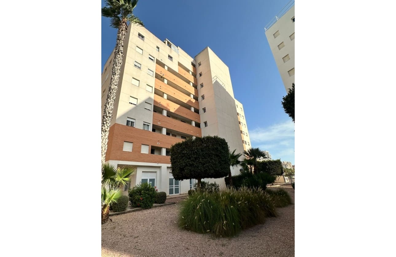 Apartamento de 2 habitaciones en Guardamar del Segura en venta con piscina garaje - 229.000 € (Ref: 10158637)