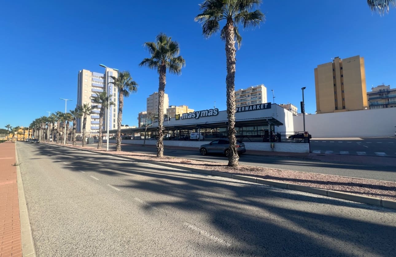 Apartamento de 2 habitaciones en Guardamar del Segura en venta con piscina garaje - 229.000 € (Ref: 10158637)