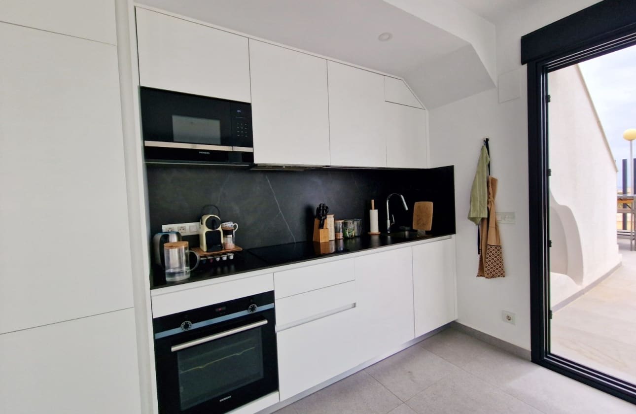 Chalet de 4 habitaciones en Guardamar del Segura en venta con piscina garaje - 570.000 € (Ref: 10160331)